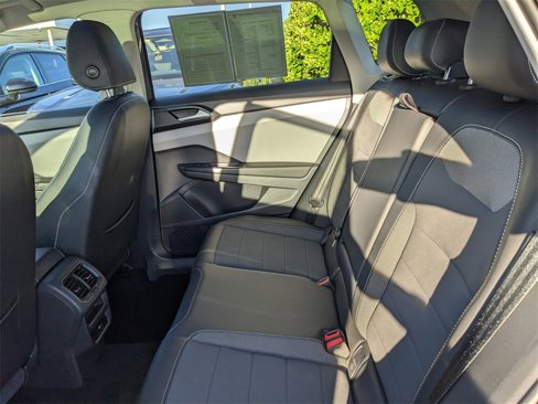 Certified 2023 Volkswagen Taos SE w/ Panoramic Sunroof Package image 19
