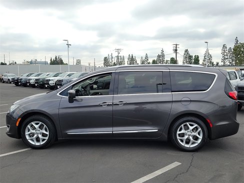 Used 2018 Chrysler Pacifica Touring-L w/ Advanced Safetytec Group image 3