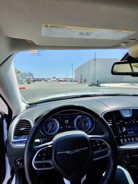 Used 2017 Chrysler 300 C image 9