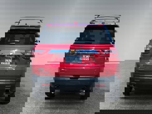 Used 2021 Chevrolet Traverse LT w/ LT Premium Package image 4