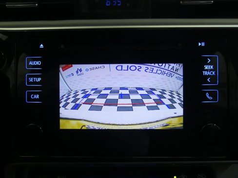 Used 2018 Toyota Corolla LE image 9