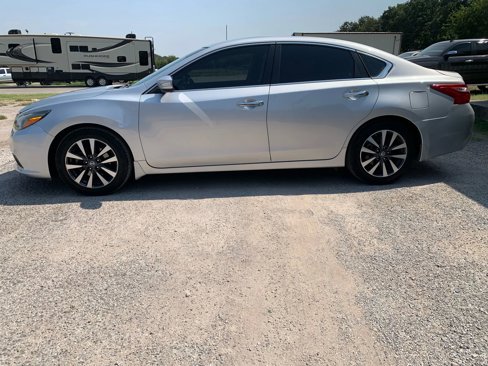 Used 2017 Nissan Altima 2.5 SL w/ 2.5 Technology Package image 2