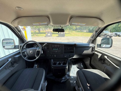 Used 2023 GMC Savana 2500 w/ Driver Convenience Package image 31
