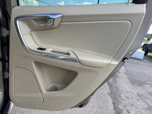 Used 2015 Volvo XC60 T6 w/ Protection Package image 16