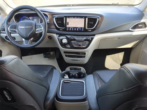 Used 2018 Chrysler Pacifica Touring-L Plus image 11