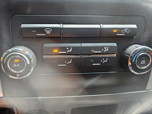 Used 2016 Nissan Frontier SV image 36