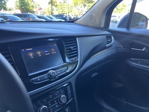 Used 2022 Buick Encore Preferred image 19