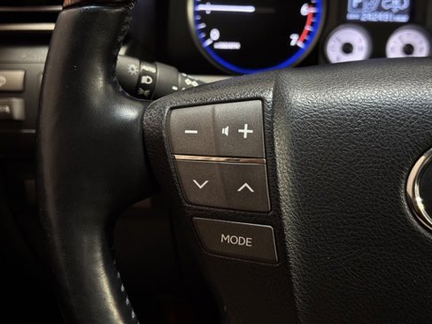 Used 2011 Lexus LX 570 4WD image 20