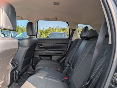 Used 2020 Mitsubishi Outlander AWD image 12