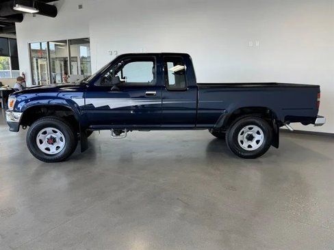 Used 1992 Toyota Pickup Deluxe image 4