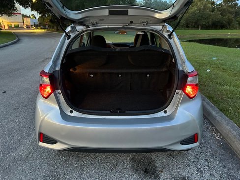 Used 2018 Toyota Yaris L image 10