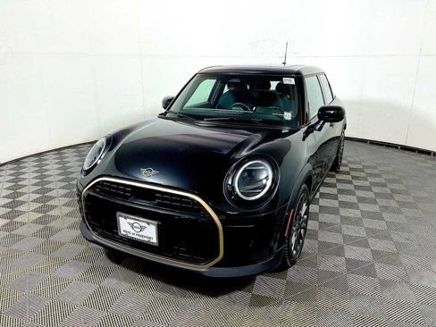 Used 2025 MINI Cooper 4-Door Hardtop image 3