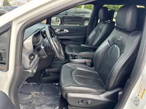Certified 2019 Chrysler Pacifica Touring-L Plus w/ Advanced Safetytec Group image 11