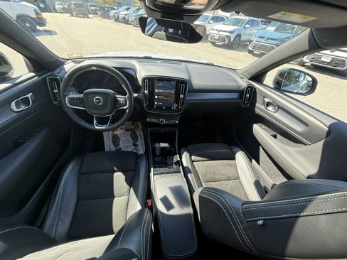 Used 2021 Volvo XC40 P8 Recharge image 9