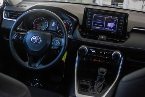 Used 2022 Toyota RAV4 LE image 12