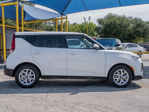 Used 2021 Kia Soul S image 4