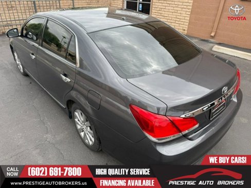 Used 2011 Toyota Avalon Limited image 3