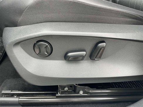 Certified 2022 Volkswagen Tiguan SE image 18