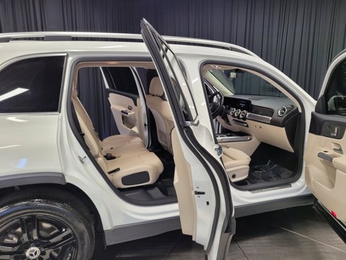 Used 2020 Mercedes-Benz GLB 250 w/ Premium Package image 52