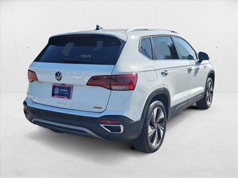 Certified 2024 Volkswagen Taos SE image 5