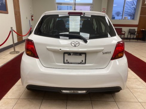 Used 2015 Toyota Yaris L image 4