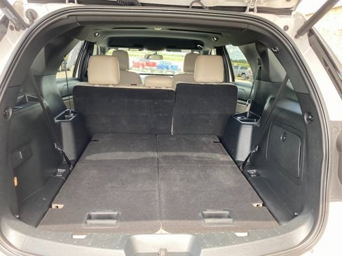 Used 2019 Ford Explorer XLT w/ Equipment Group 202A image 10