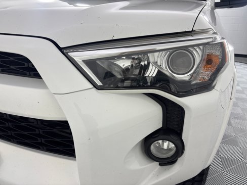 Used 2018 Toyota 4Runner SR5 Premium image 11