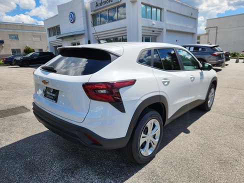 Used 2025 Chevrolet Trax LS image 4