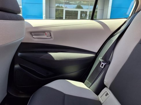 Used 2025 Toyota Corolla LE image 32