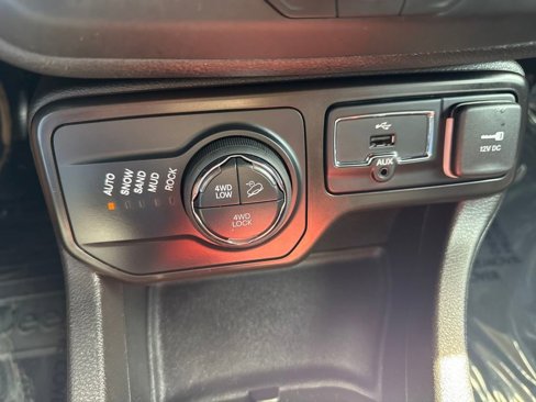 Used 2020 Jeep Renegade Trailhawk image 24