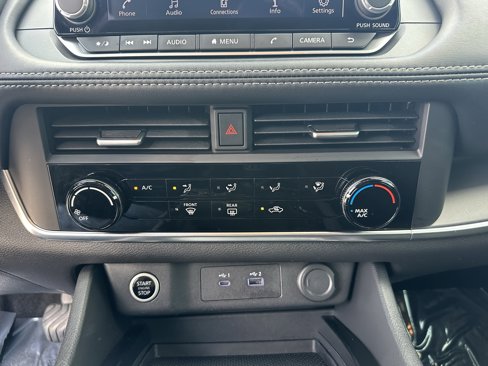 Used 2023 Nissan Rogue S image 29