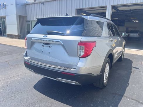Used 2023 Ford Explorer XLT w/ Equipment Group 202A image 9