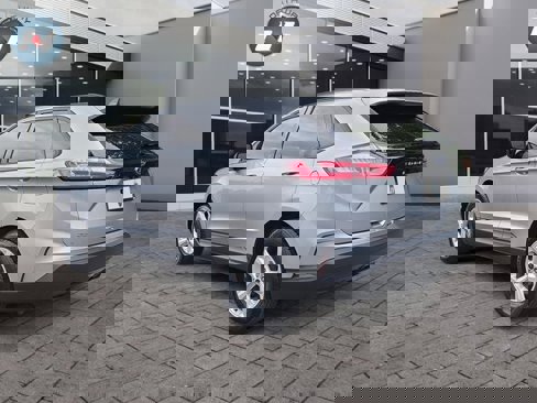 Used 2021 Ford Edge SE image 3