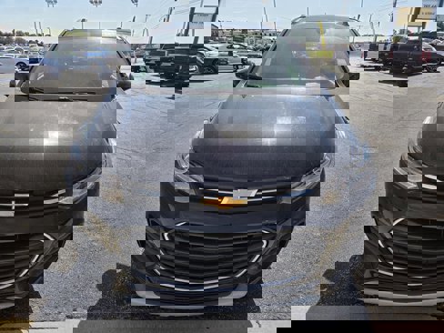 Used 2020 Chevrolet Trax LT w/ LT Convenience Package image 8