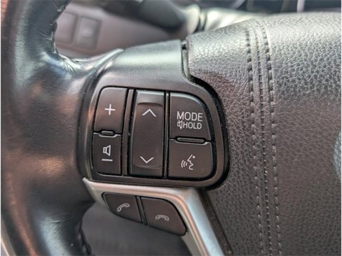 Used 2019 Toyota Highlander SE image 18