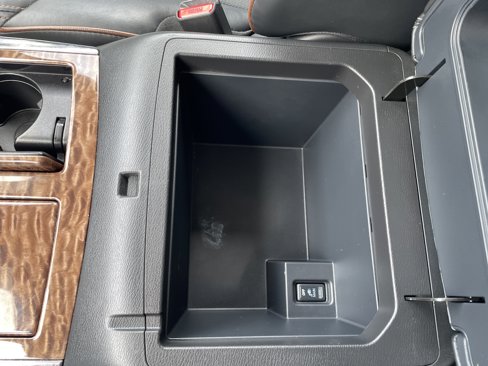 Used 2020 Nissan Armada SL image 24