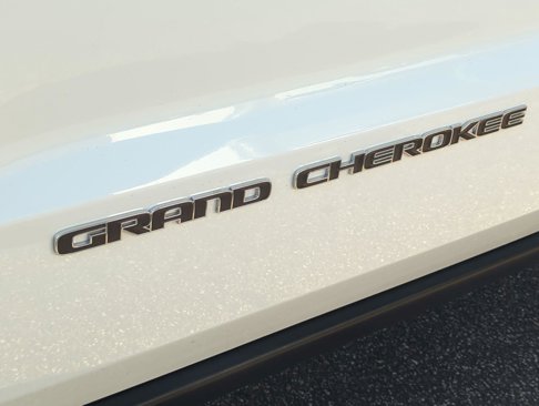 Used 2021 Jeep Grand Cherokee Laredo image 22