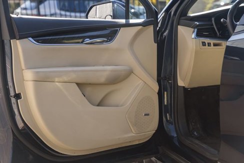 Used 2017 Cadillac XT5 FWD image 32