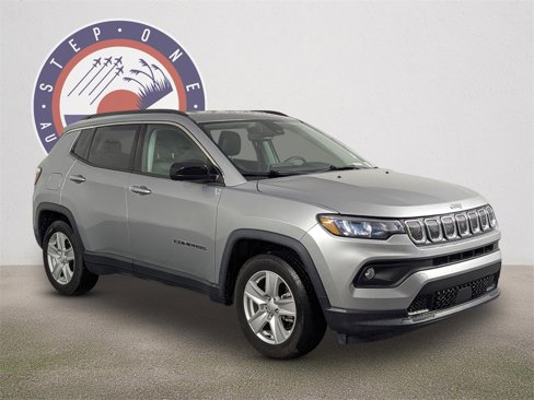 Used 2022 Jeep Compass Latitude image 2