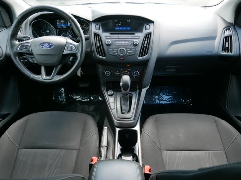 Used 2017 Ford Focus SE w/ SE Winter Package image 15