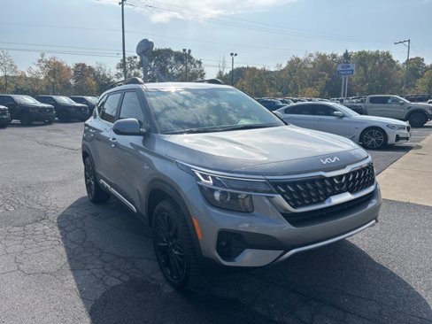 Used 2022 Kia Seltos Nightfall Edition image 2