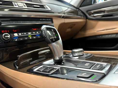 Used 2011 BMW 740Li image 37