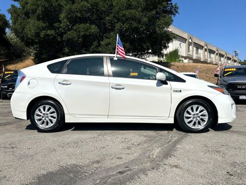 Used 2014 Toyota Prius Plug-In Hybrid image 3
