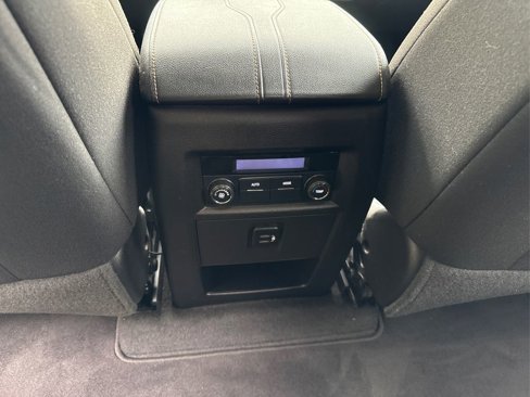 Used 2018 Chevrolet Traverse LT image 33