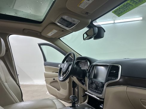 Used 2015 Jeep Grand Cherokee Limited w/ Luxury Group II image 17