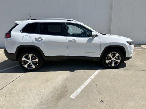 Used 2019 Jeep Cherokee Limited w/ Luxury Group image 9