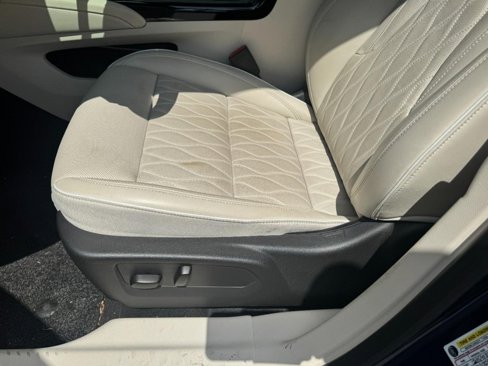 Used 2023 Buick Envision Avenir image 26