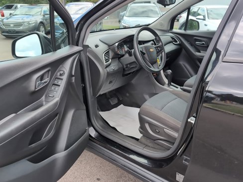 Used 2020 Chevrolet Trax LS w/ Tint and Cruise Package image 11