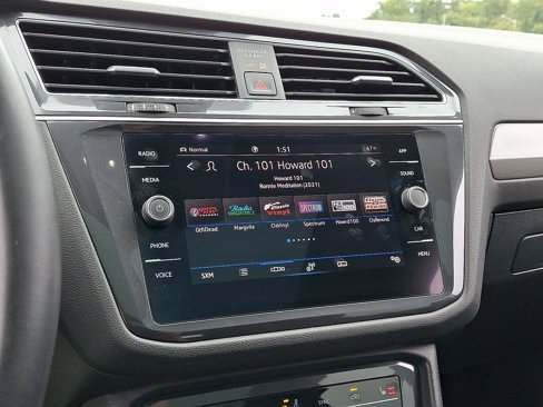Used 2022 Volkswagen Tiguan SE image 23
