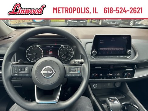 Used 2023 Nissan Rogue SV image 2